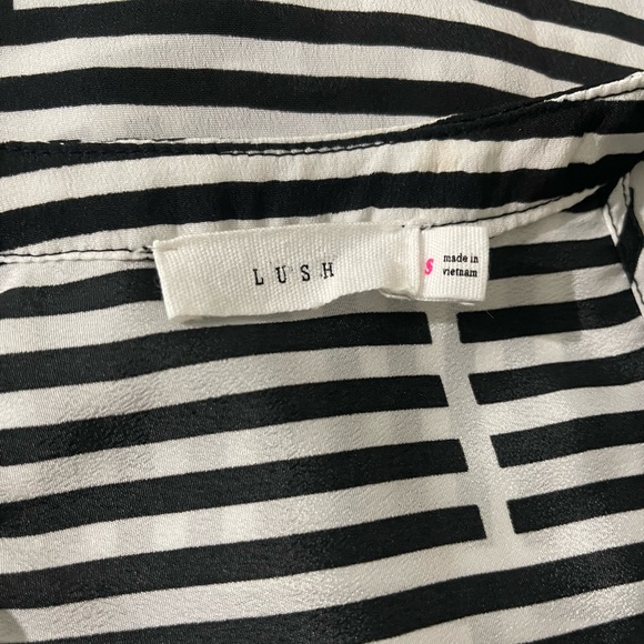 STYLISH Lush Black & White Striped Pattern Sleeveless Too Blouse Sz S Small - Picture 9 of 10